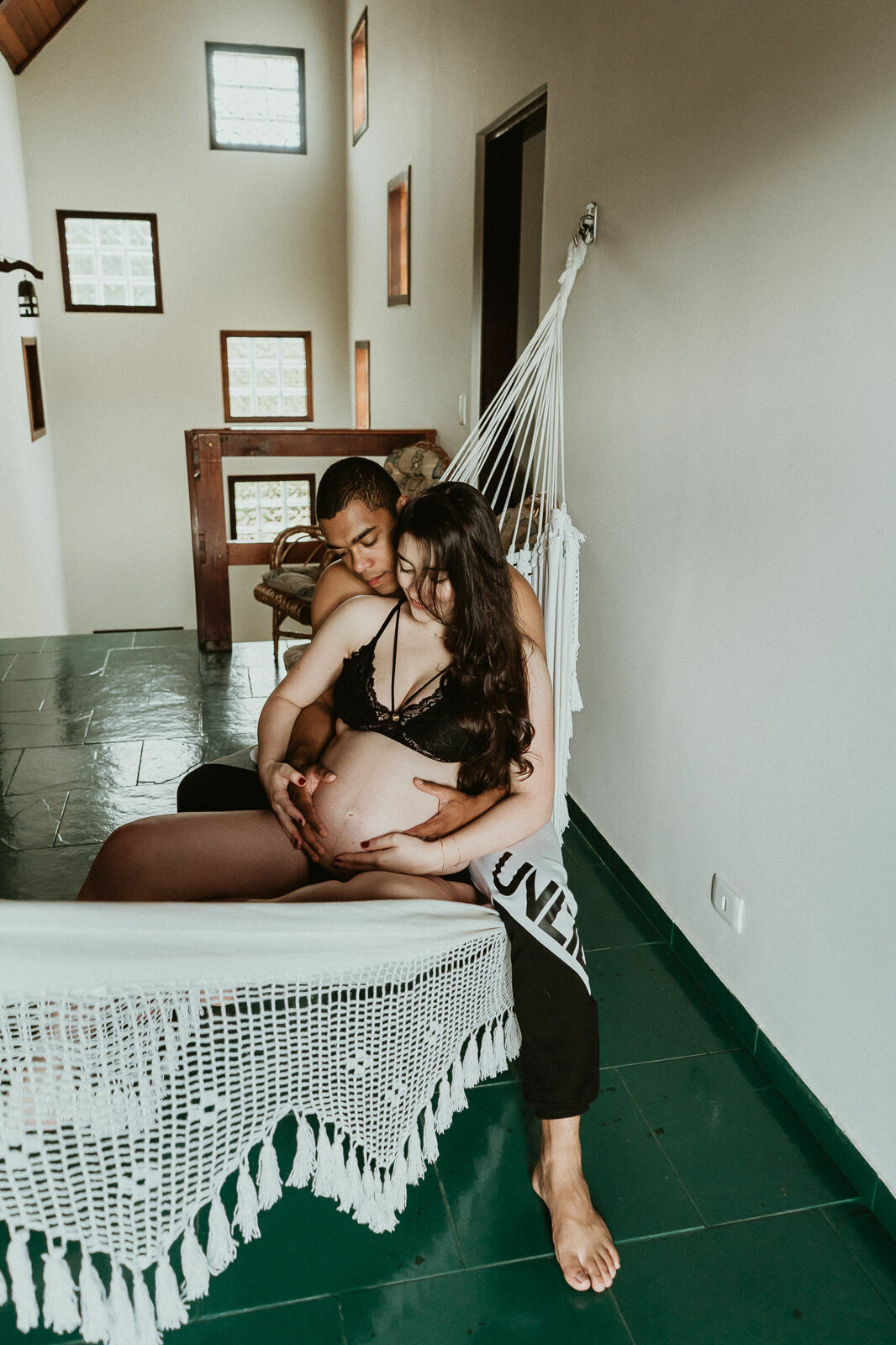 Foto Inspirações de poses para gestantes em casa Foto Inspirações de poses para gestantes em casa - Imagem 23
