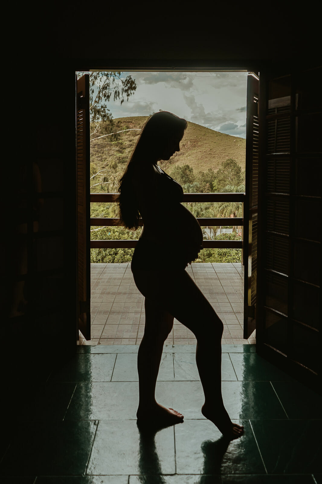 Foto Inspirações de poses para gestantes em casa Foto Inspirações de poses para gestantes em casa - Imagem 21