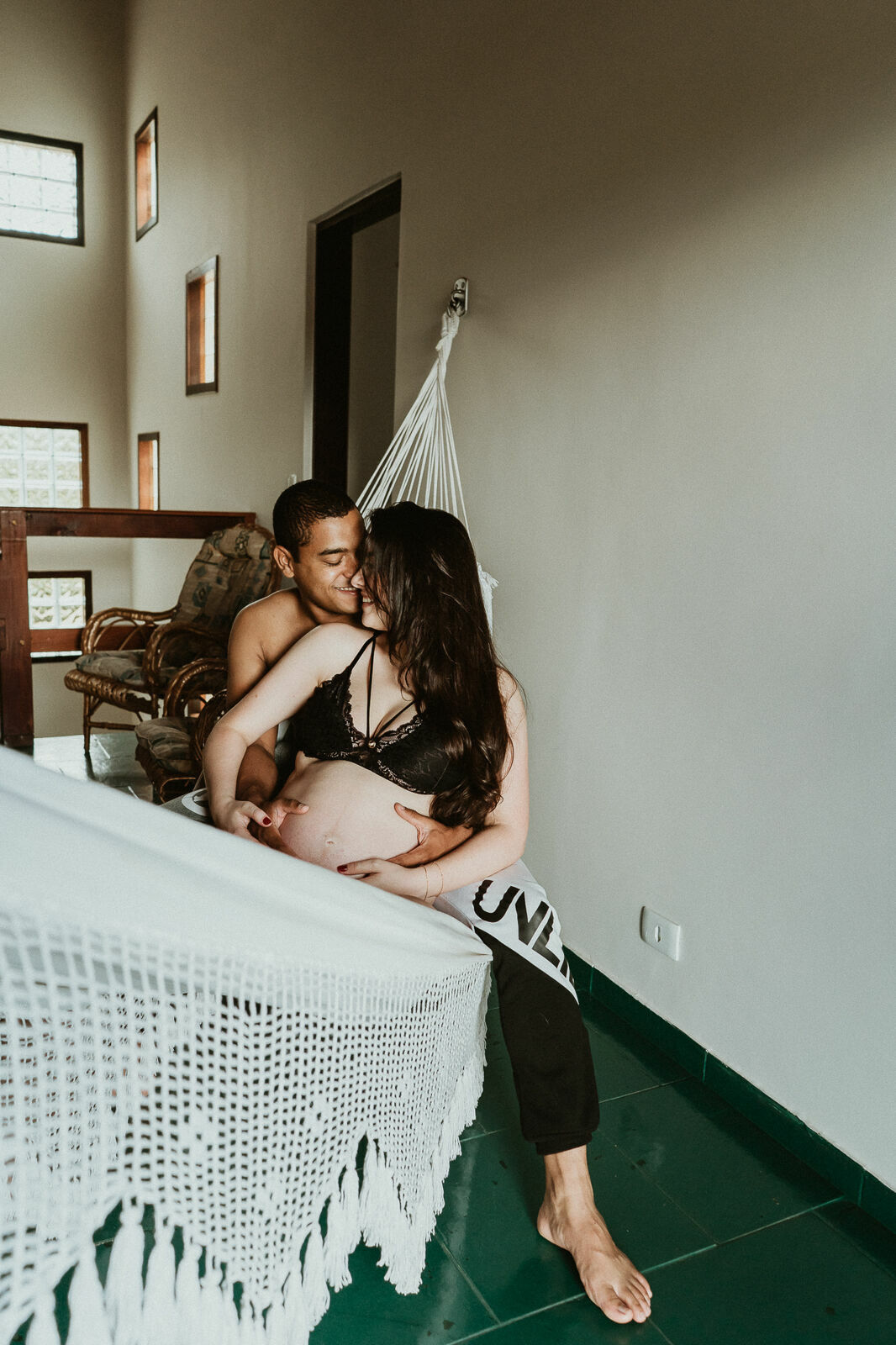 Foto Inspirações de poses para gestantes em casa Foto Inspirações de poses para gestantes em casa - Imagem 24
