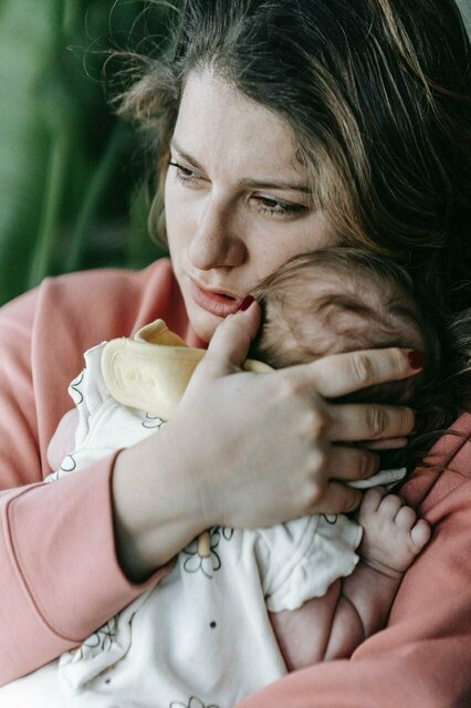 A exclusão das mães nos espaços públicos: o buraco é bem mais em baixo - por Ana Paula Moura A exclusão das mães nos espaços públicos: o buraco é bem mais em baixo - por Ana Paula Moura
